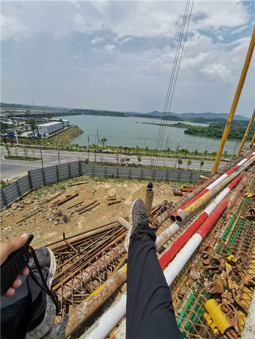 桃山区作业中发生设备损坏或人员意外，责任怎么划分？