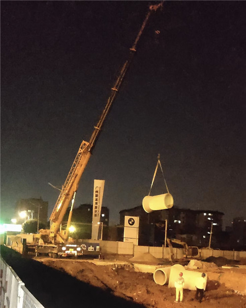 桃山区“弯臂矫正”—— 吊车的 “形变补偿” 技术